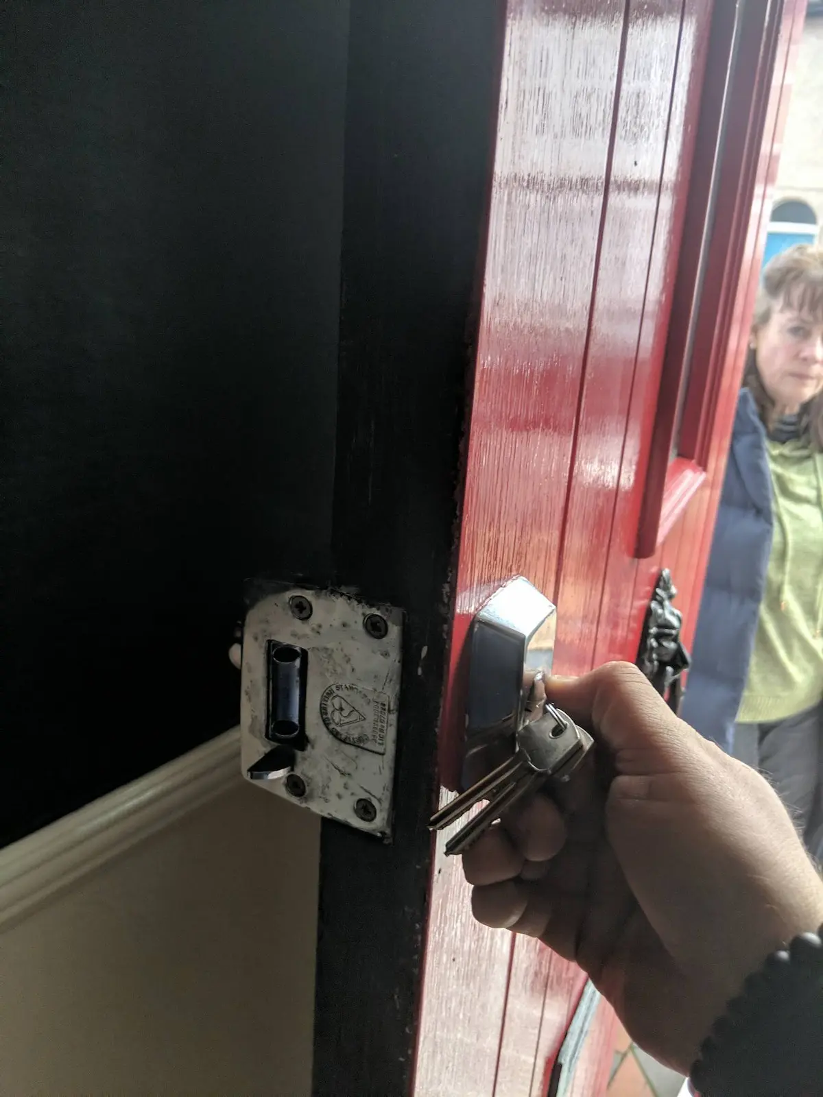 Emergency locksmith entry support near St James's